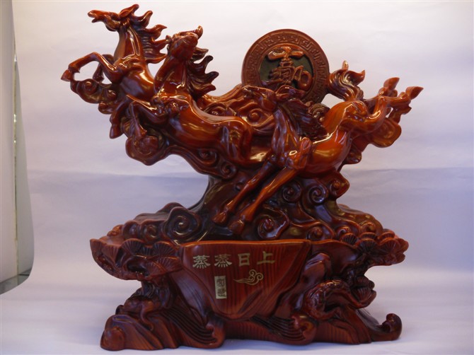 义乌树脂工艺品 仿木孔雀开屏家居摆件与开业礼品的完美选择