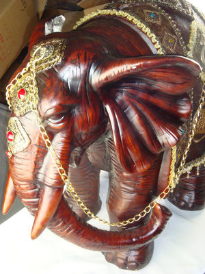 招财进宝，家居添彩——探访天津市河西区欧饰美家工艺品经销中心的特大号树脂象摆件